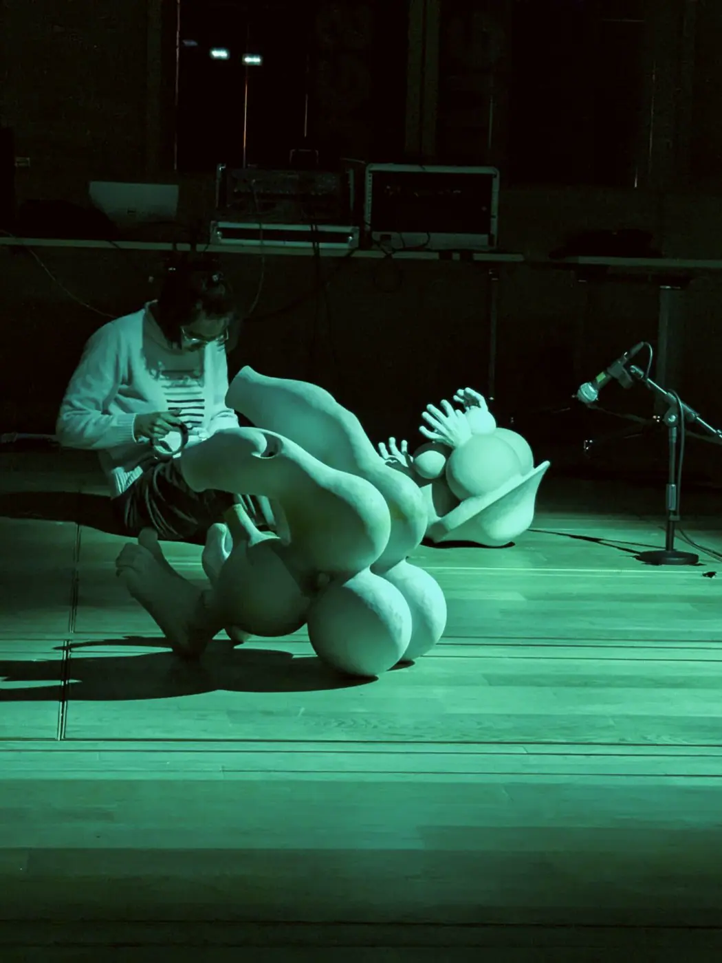 Installation sculpturale présentée sur scène